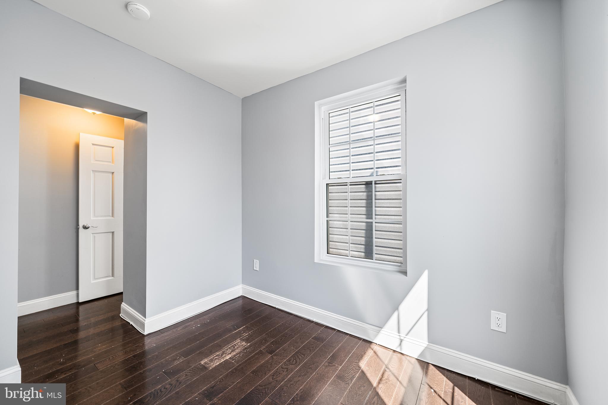 EAST KENSINGTON - Residential