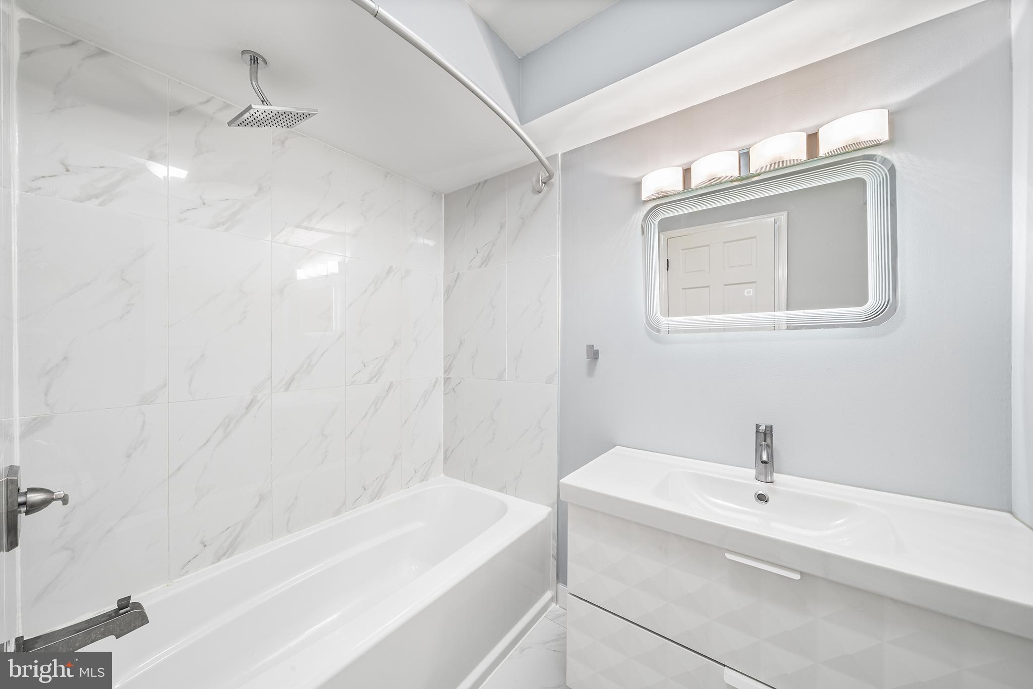 EAST KENSINGTON - Residential