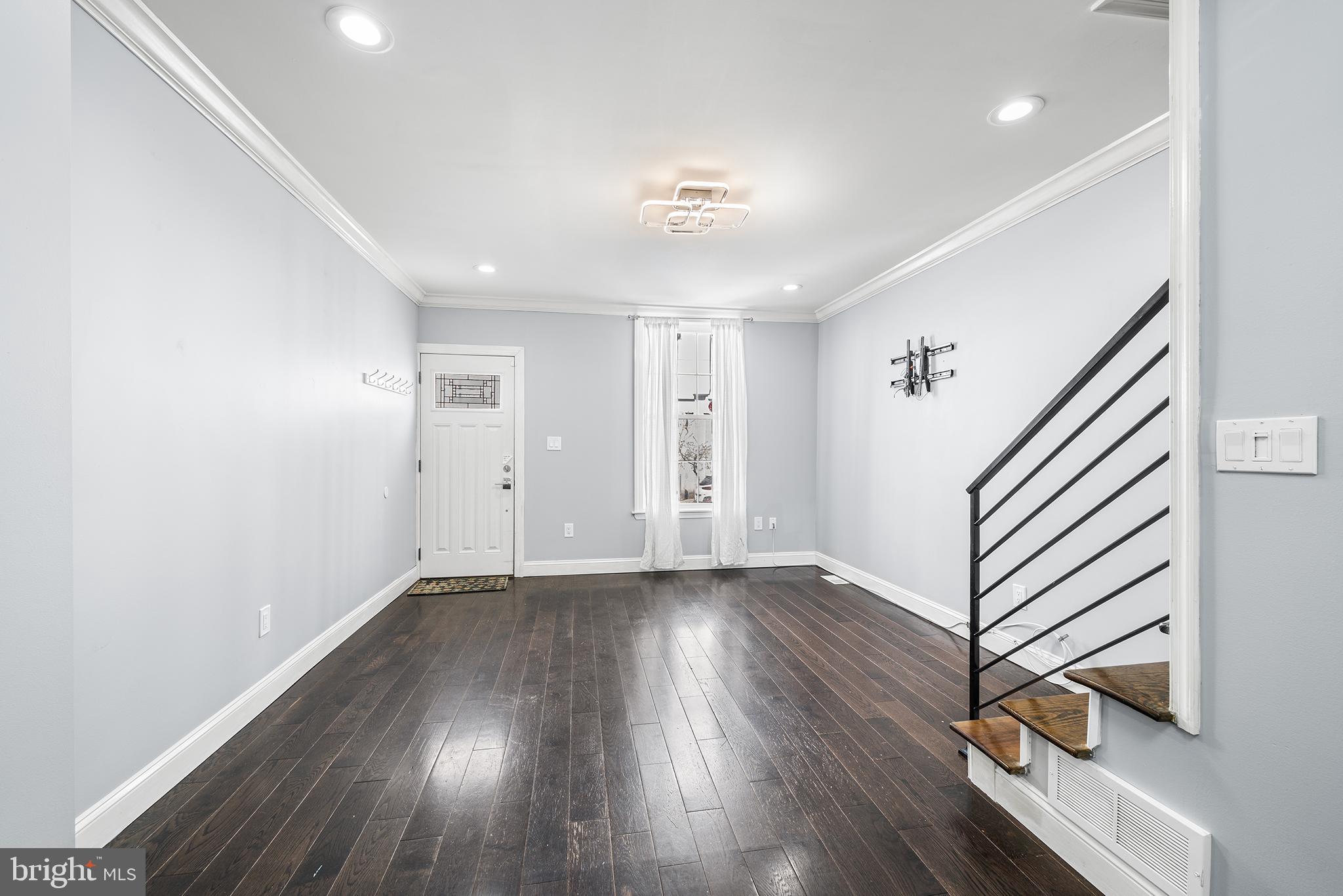 EAST KENSINGTON - Residential