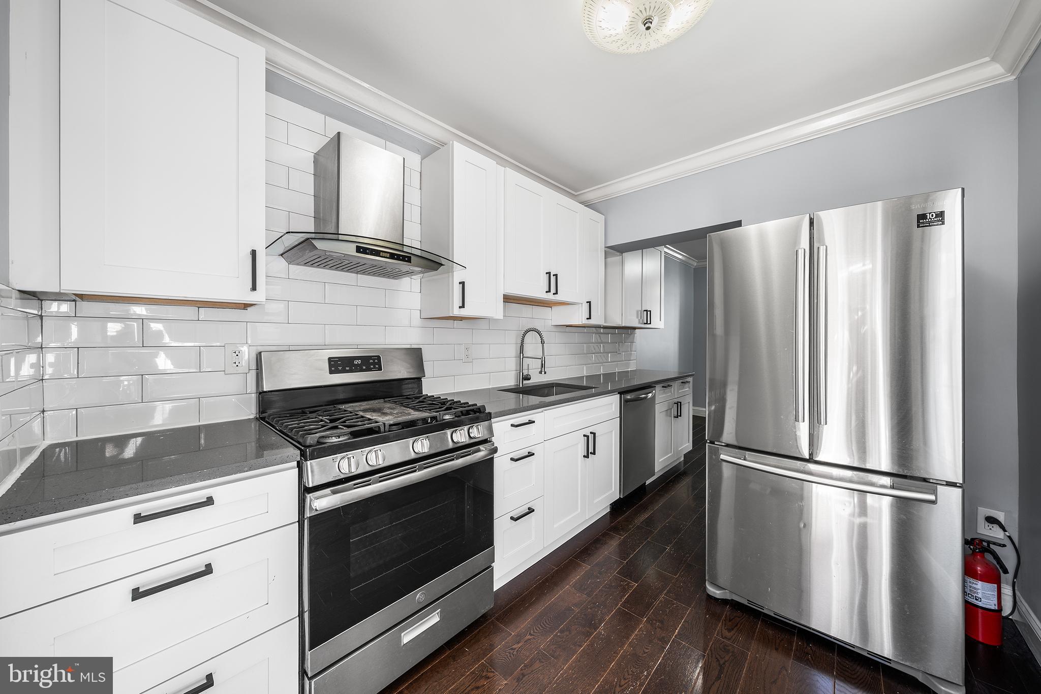 EAST KENSINGTON - Residential