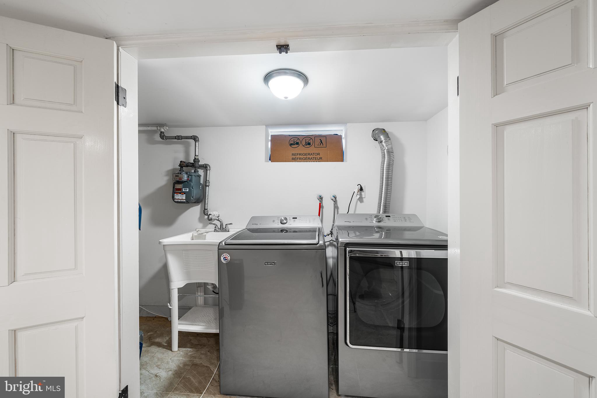 EAST KENSINGTON - Residential