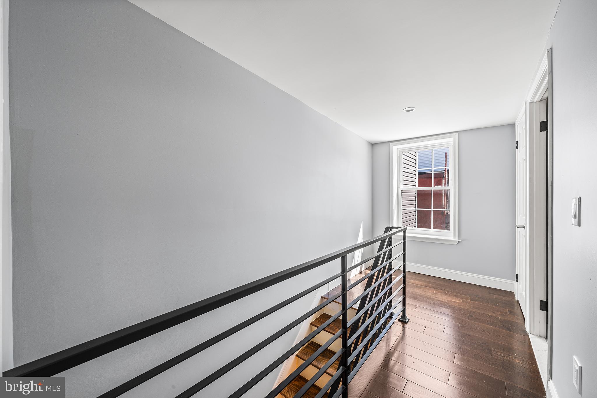 EAST KENSINGTON - Residential