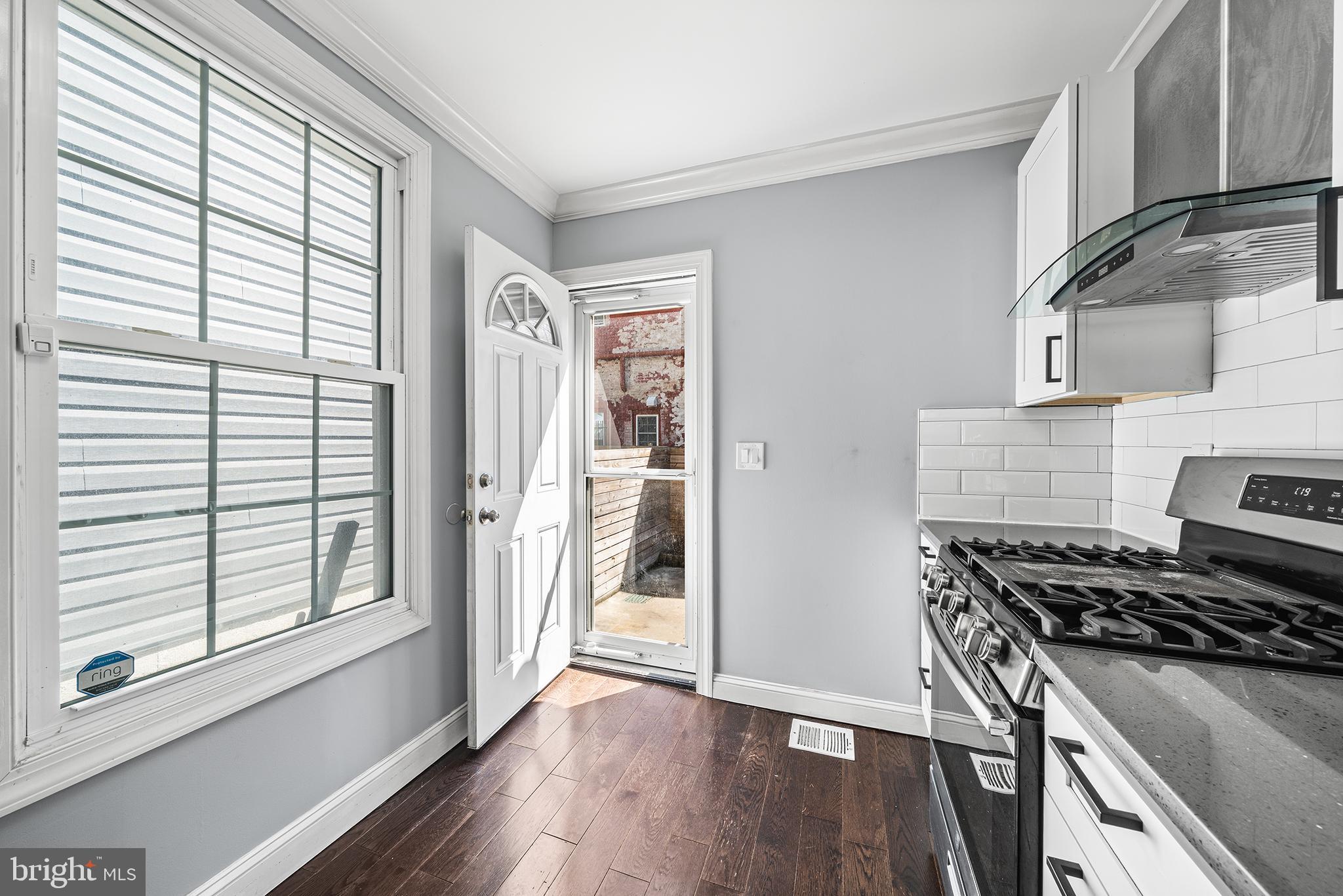 EAST KENSINGTON - Residential