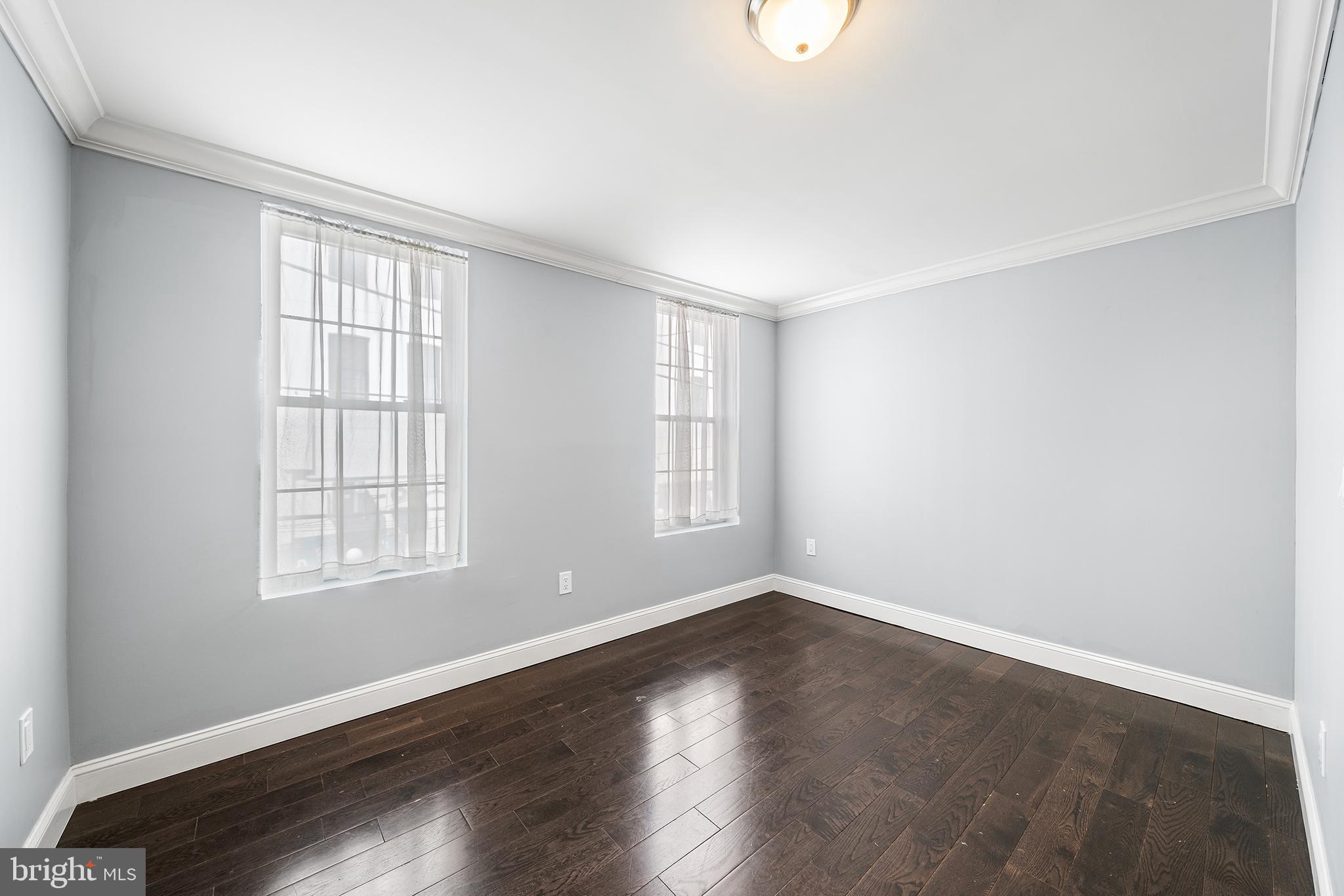 EAST KENSINGTON - Residential