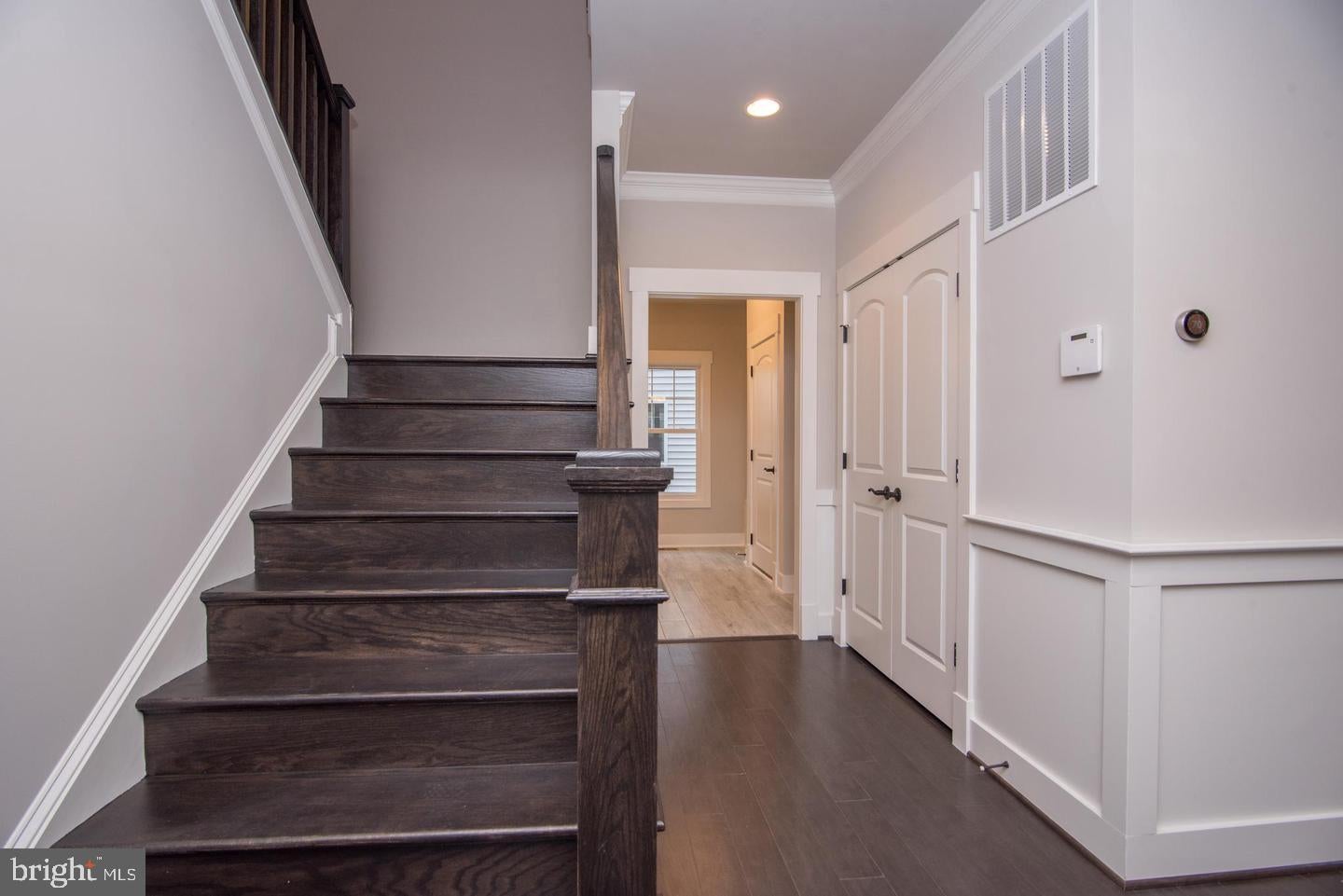 6928 REGENT LANE