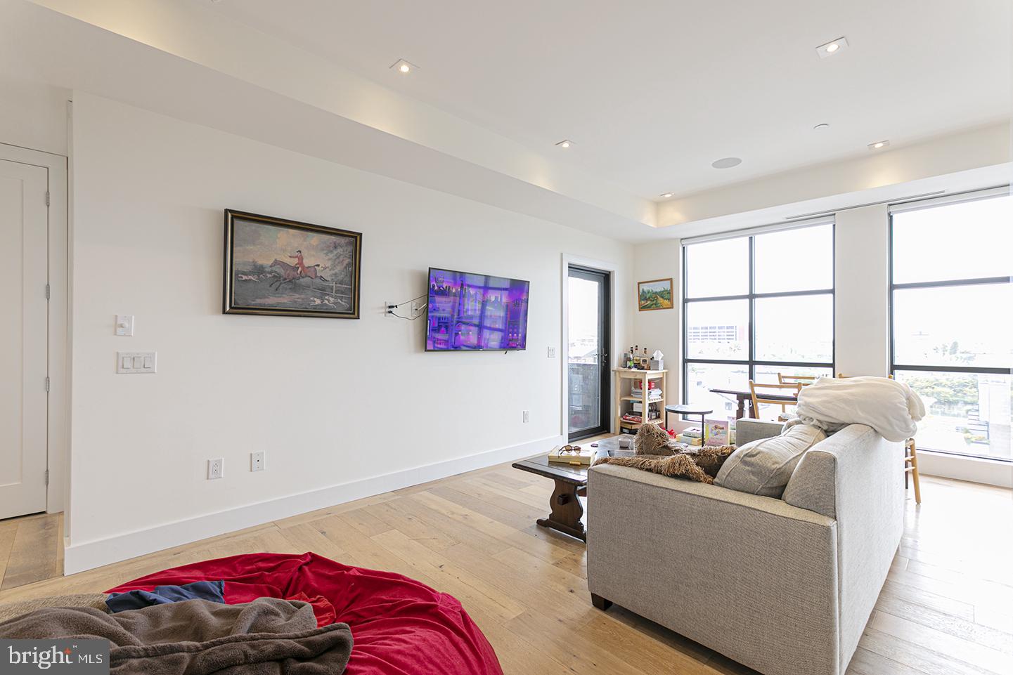 240 N 2ND STREET UNIT 5W