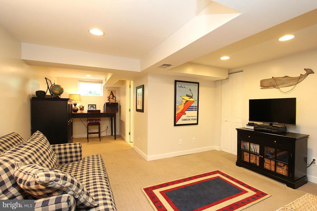 INDIAN SPRING VILLAGE - Residential