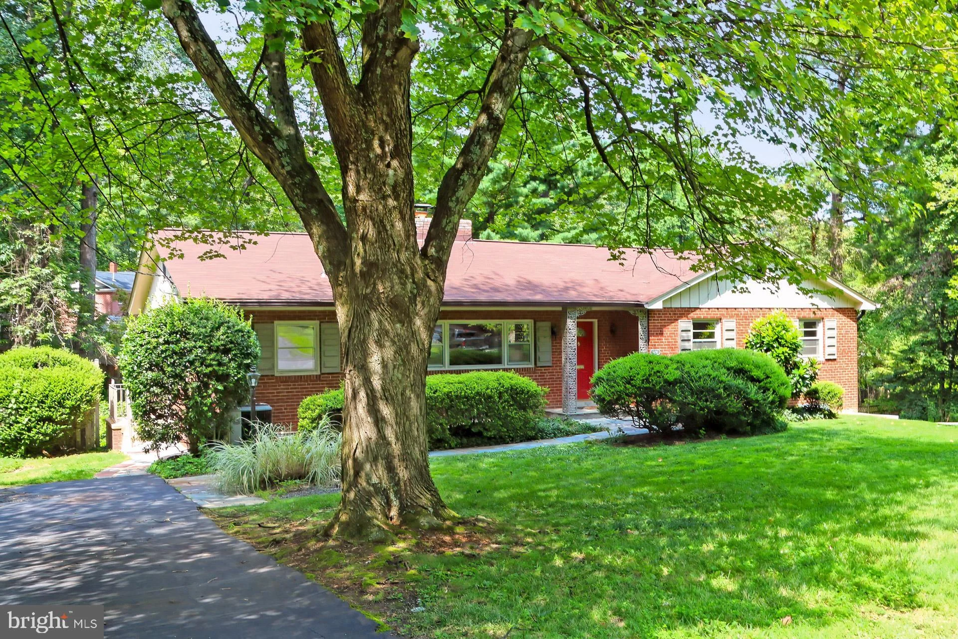 6424 Walters Woods Drive, Falls Church, VA 22044