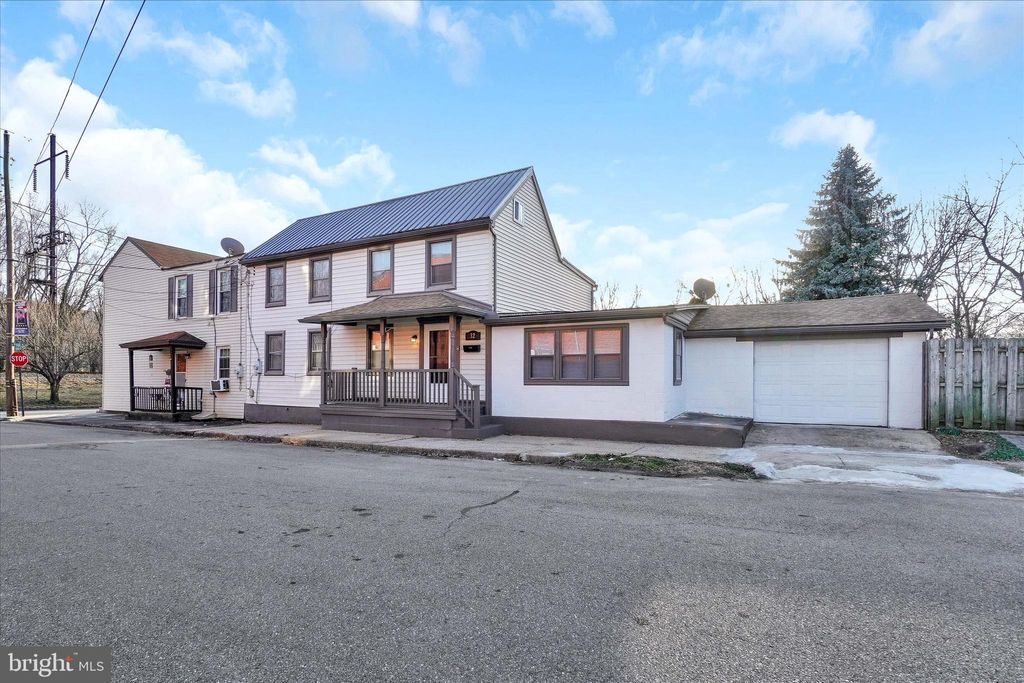 Photo of 32 S LOCUST ST, MARIETTA, PA 17547 (MLS # PALA2031524)