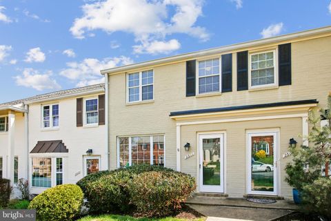 2311 N DEARING STREET ALEXANDRIA VA 22302