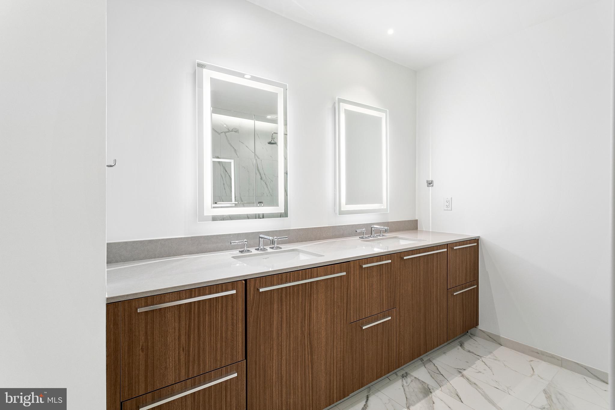 OLD TOWN ALEXANDRIA - Residential