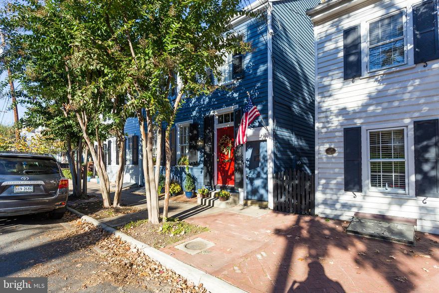 CIRCA 1881 - gorgeous historic rowhome in excellent condition! Attached on one side only - gleaming original pine floors, updated baths, updated kitchen with cherry cabinets, granite & new SS appliances! Beautiful fenced rear yard with slate patios & OFF STREET PARKING! 4 fireplaces! Walk to everything City life has to offer!!!