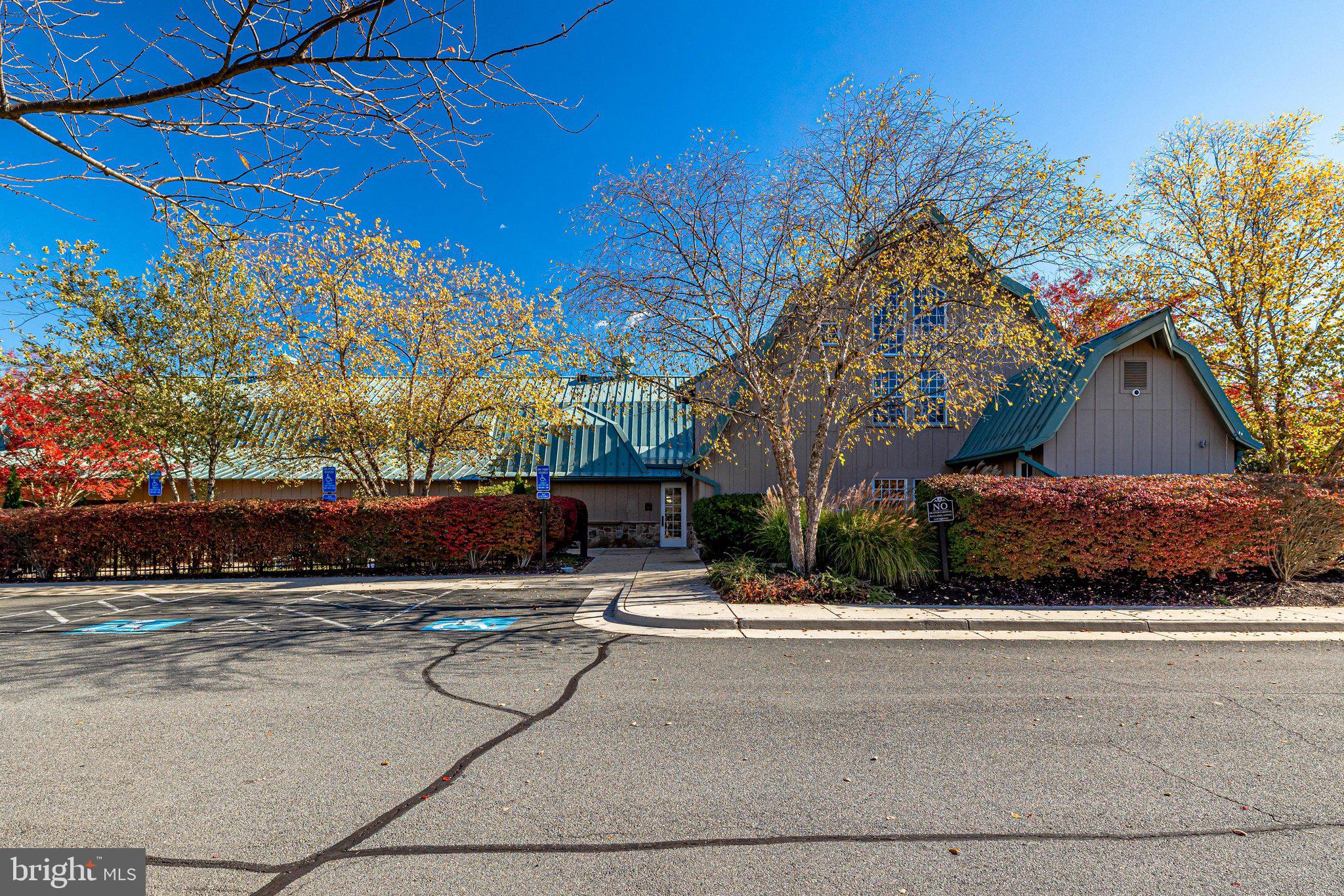 LANSDOWNE ON THE POTOMAC - Residential
