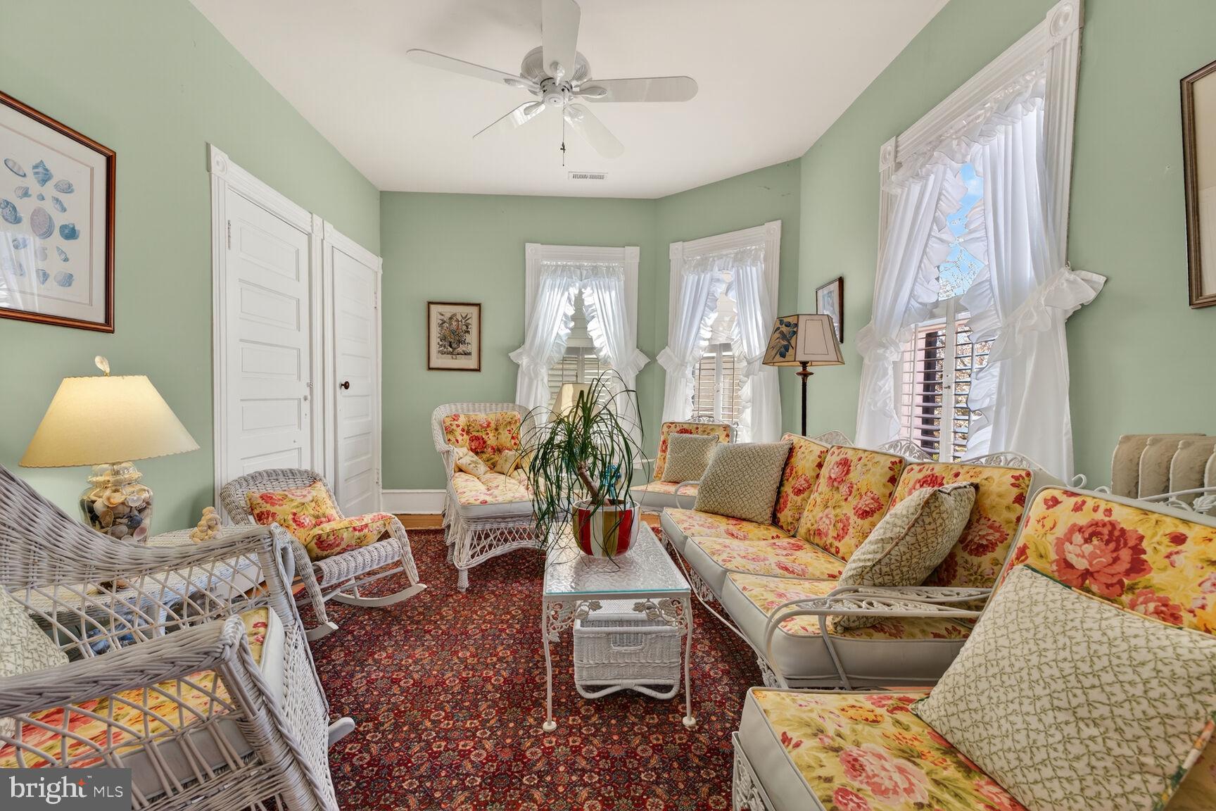 WASHINGTON AVE - Residential