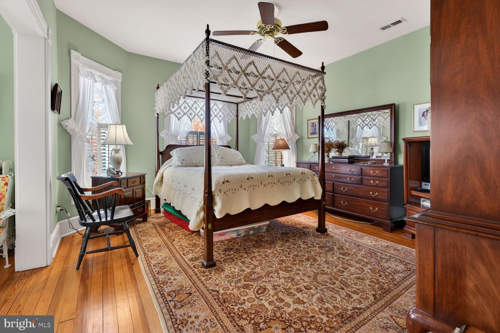 WASHINGTON AVE - Residential