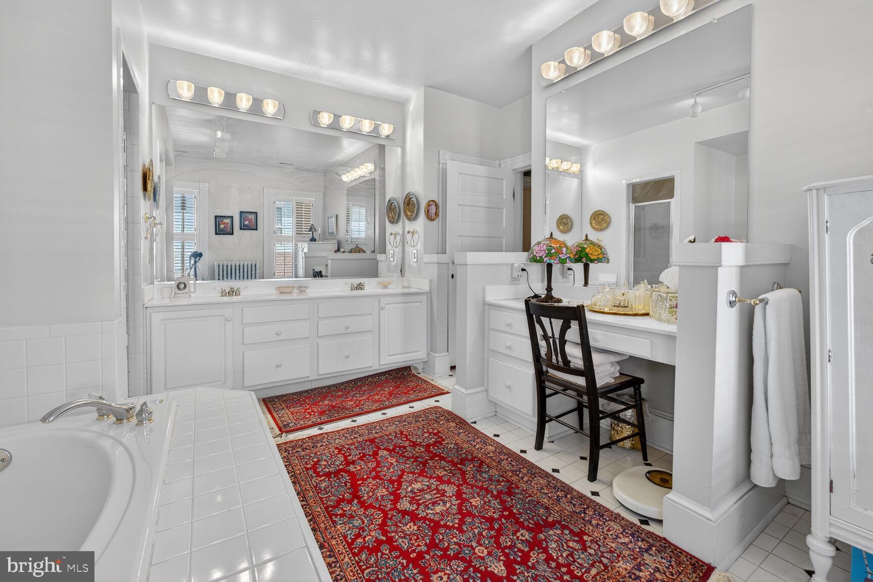 WASHINGTON AVE - Residential