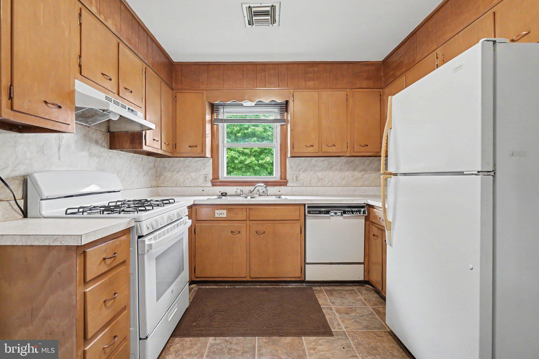 4800 CREEKVIEW ROAD