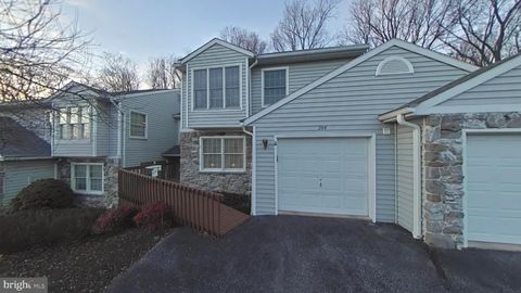 Photo of 204 MOUNTAINSTONE DR, ELIZABETHTOWN, PA 17022 (MLS # PALA2030916)