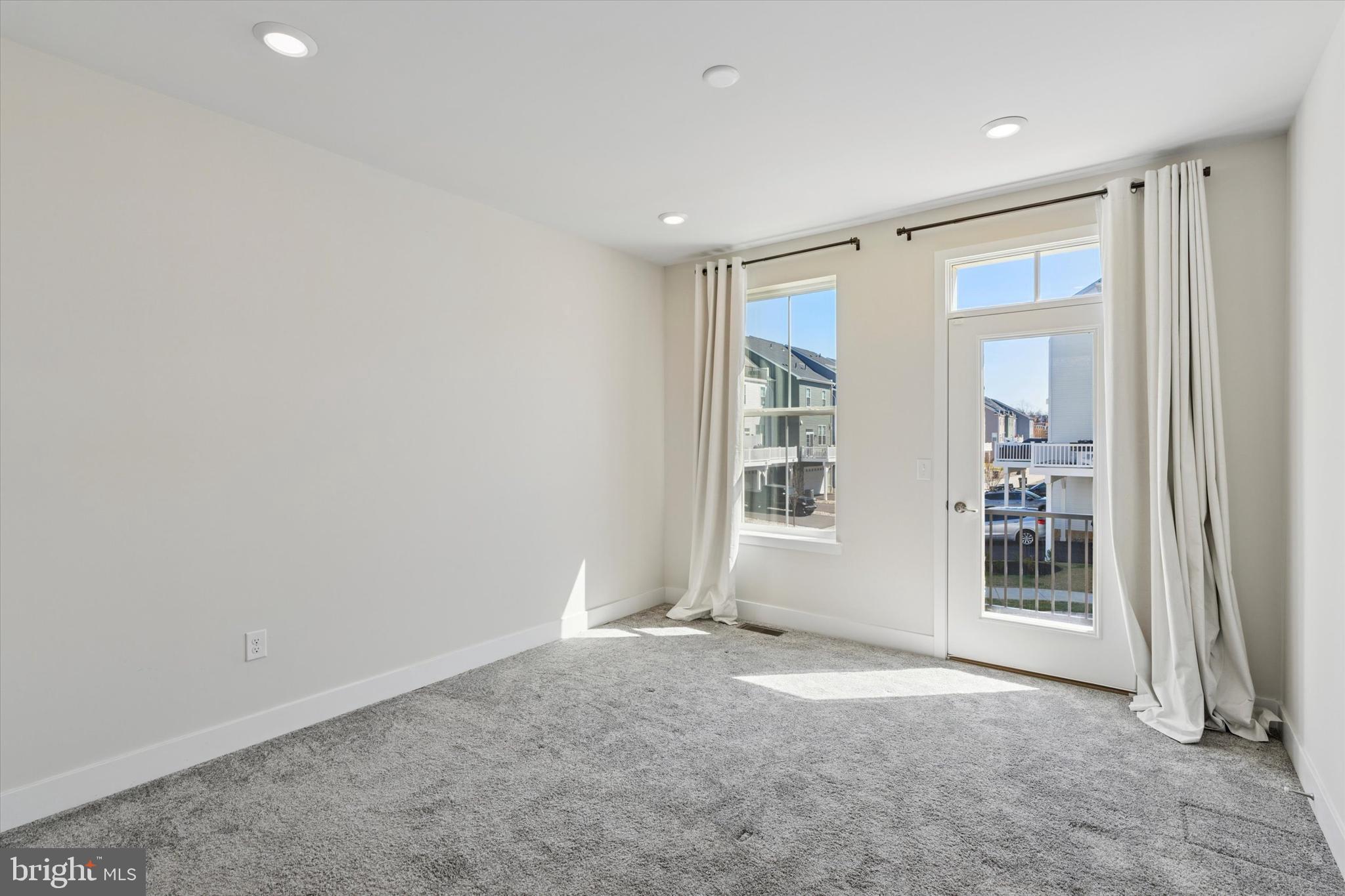 STEELPOINTE - Residential