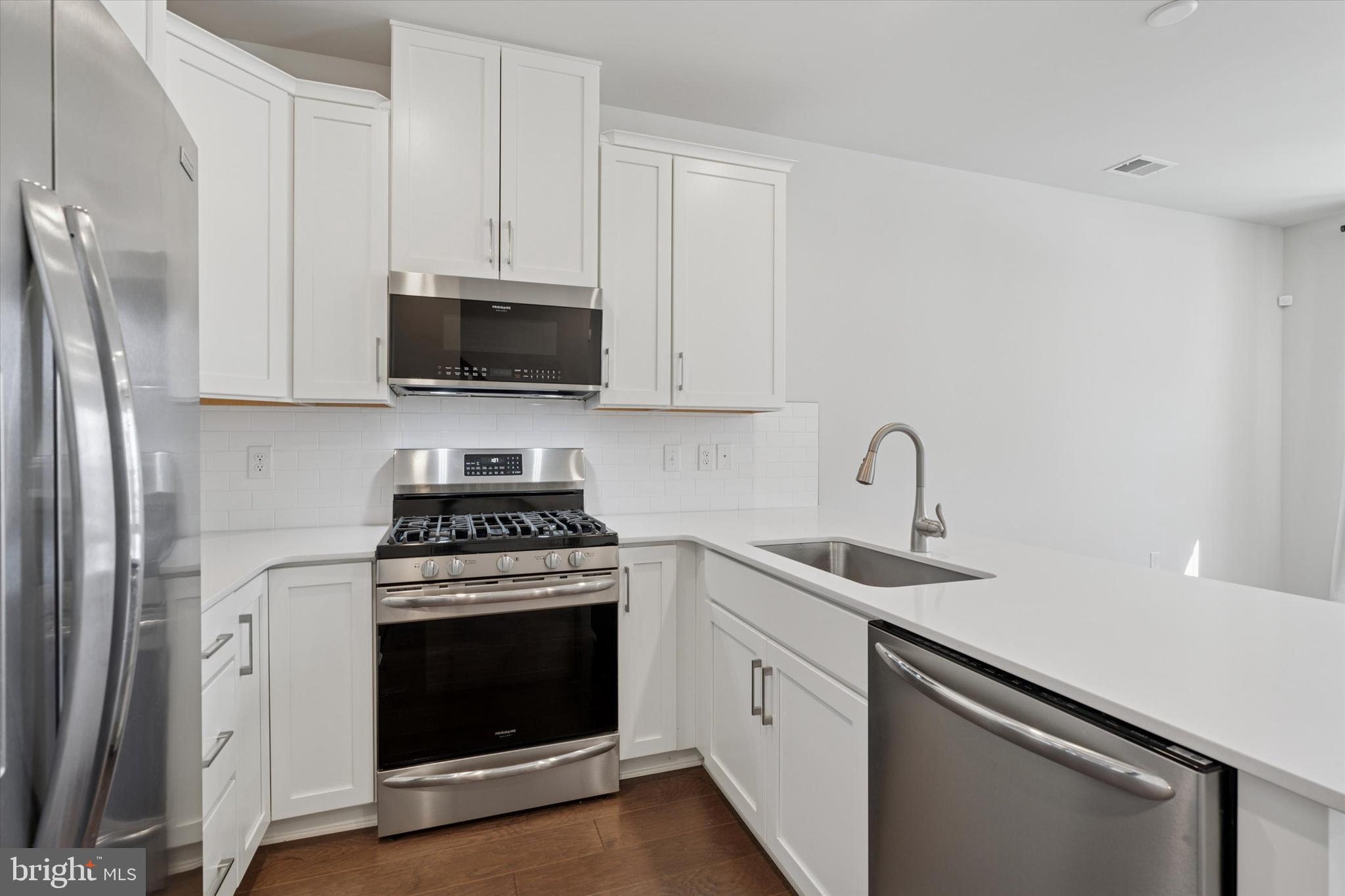 STEELPOINTE - Residential