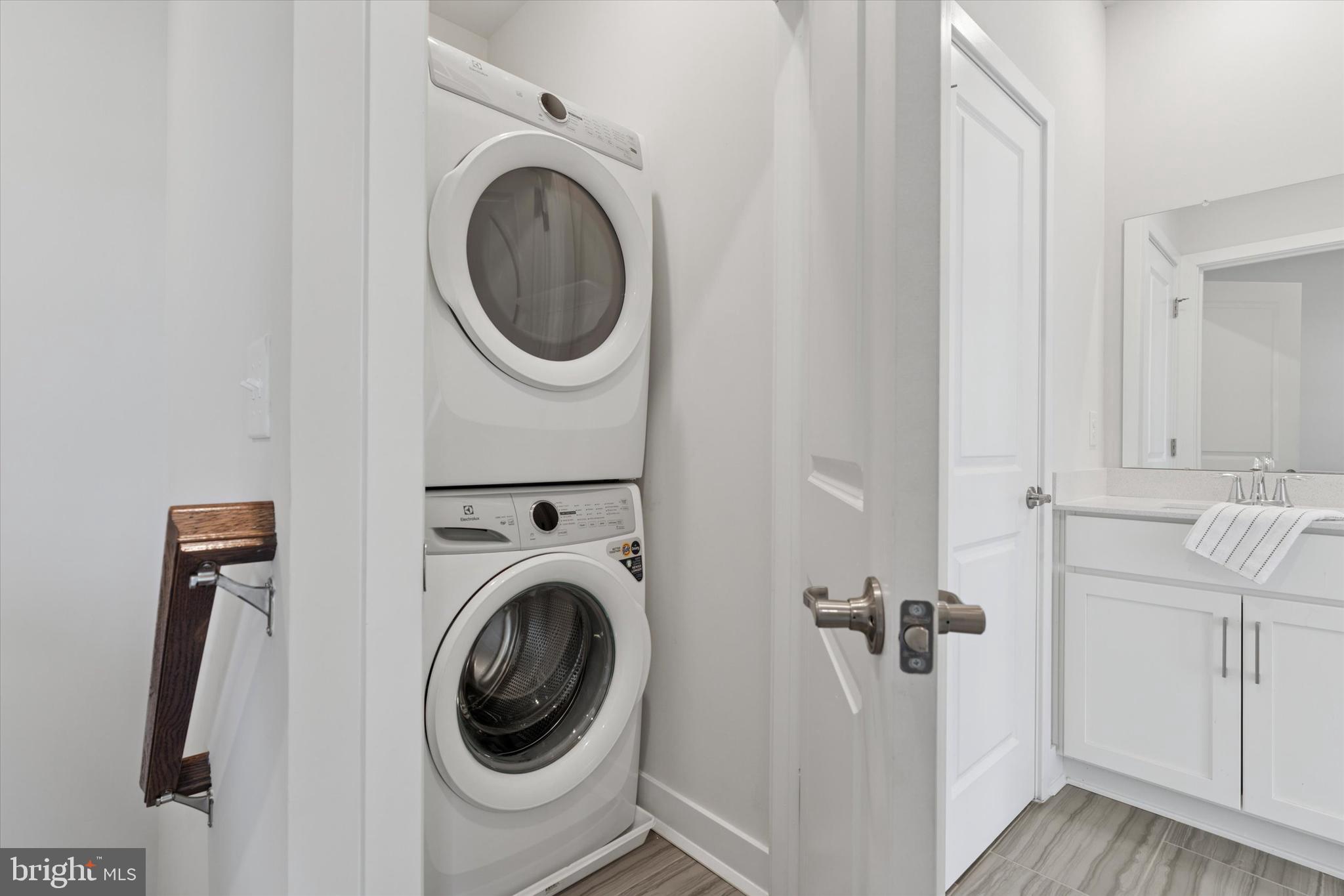 STEELPOINTE - Residential