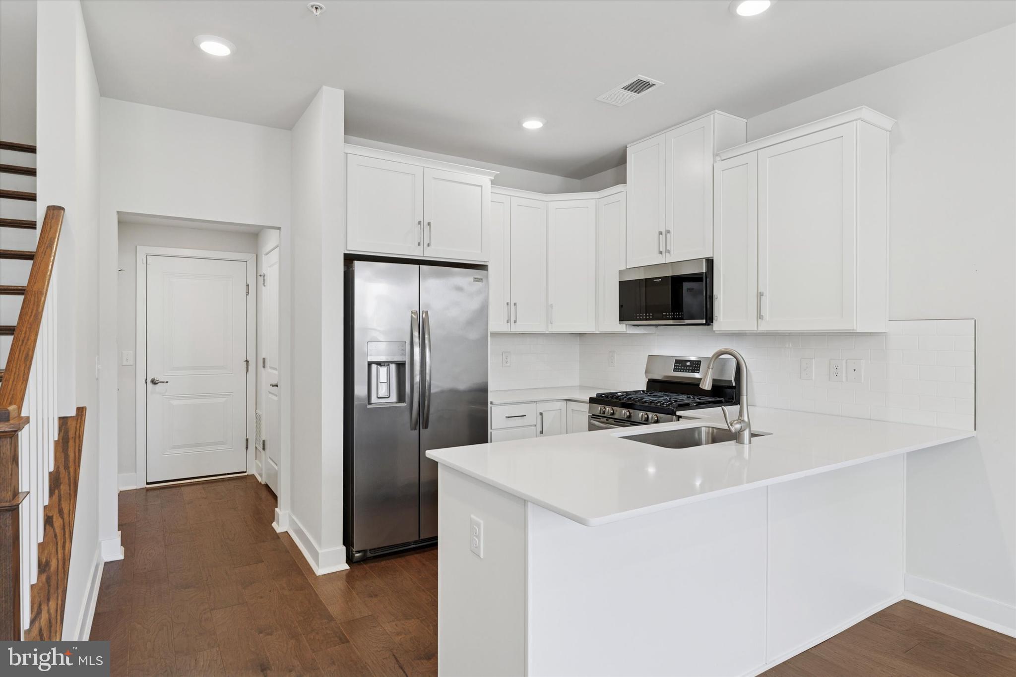 STEELPOINTE - Residential