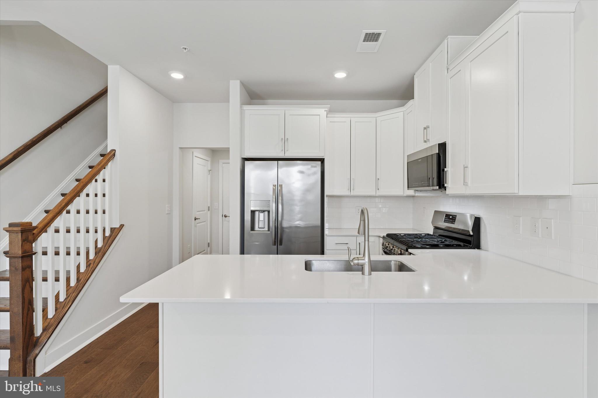 STEELPOINTE - Residential