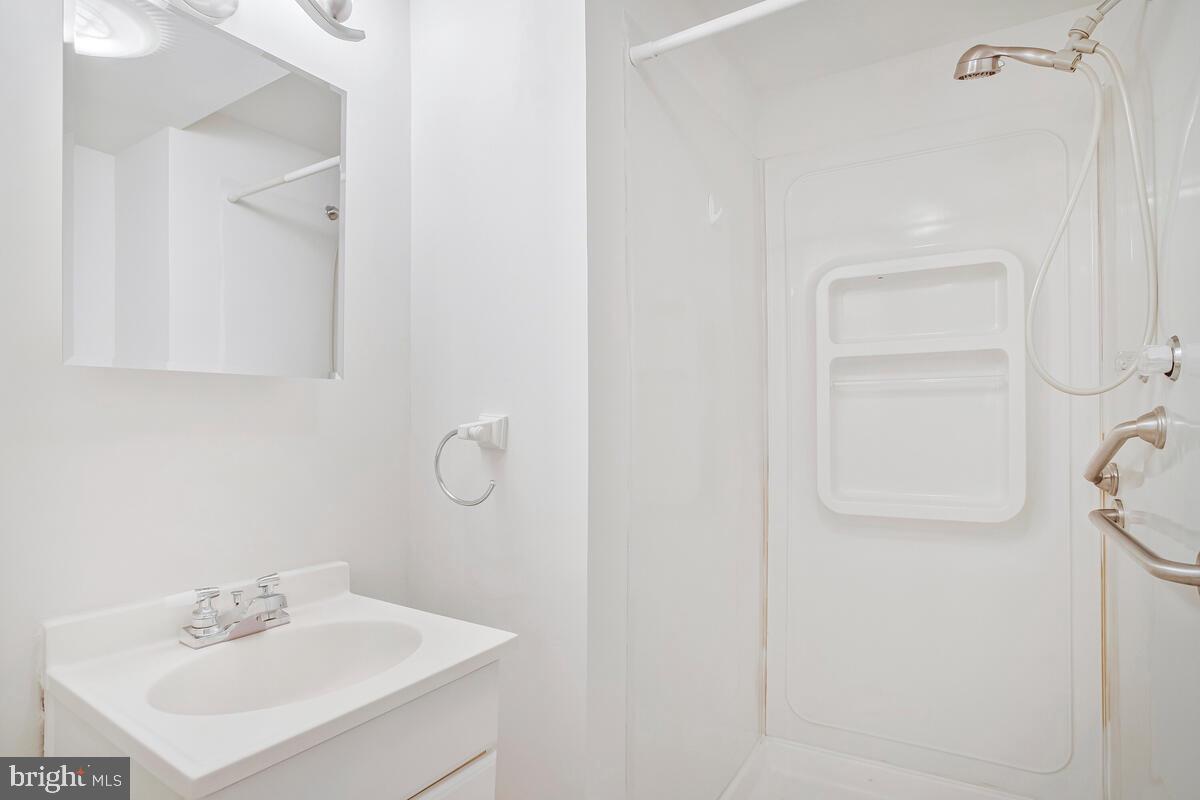 RUXTON - Residential Lease