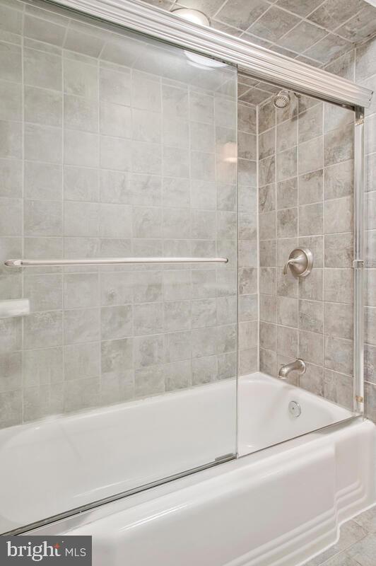 RUXTON - Residential Lease