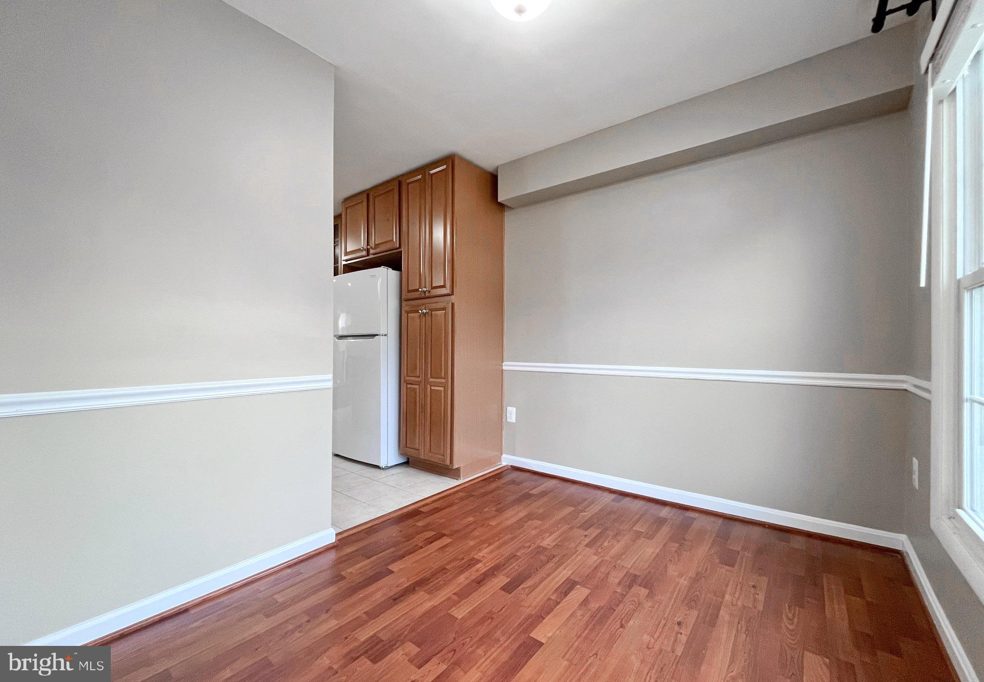 LONDON TOWNE - Residential Lease