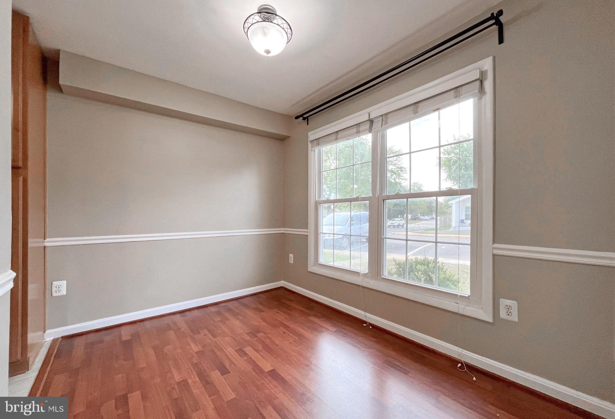 LONDON TOWNE - Residential Lease