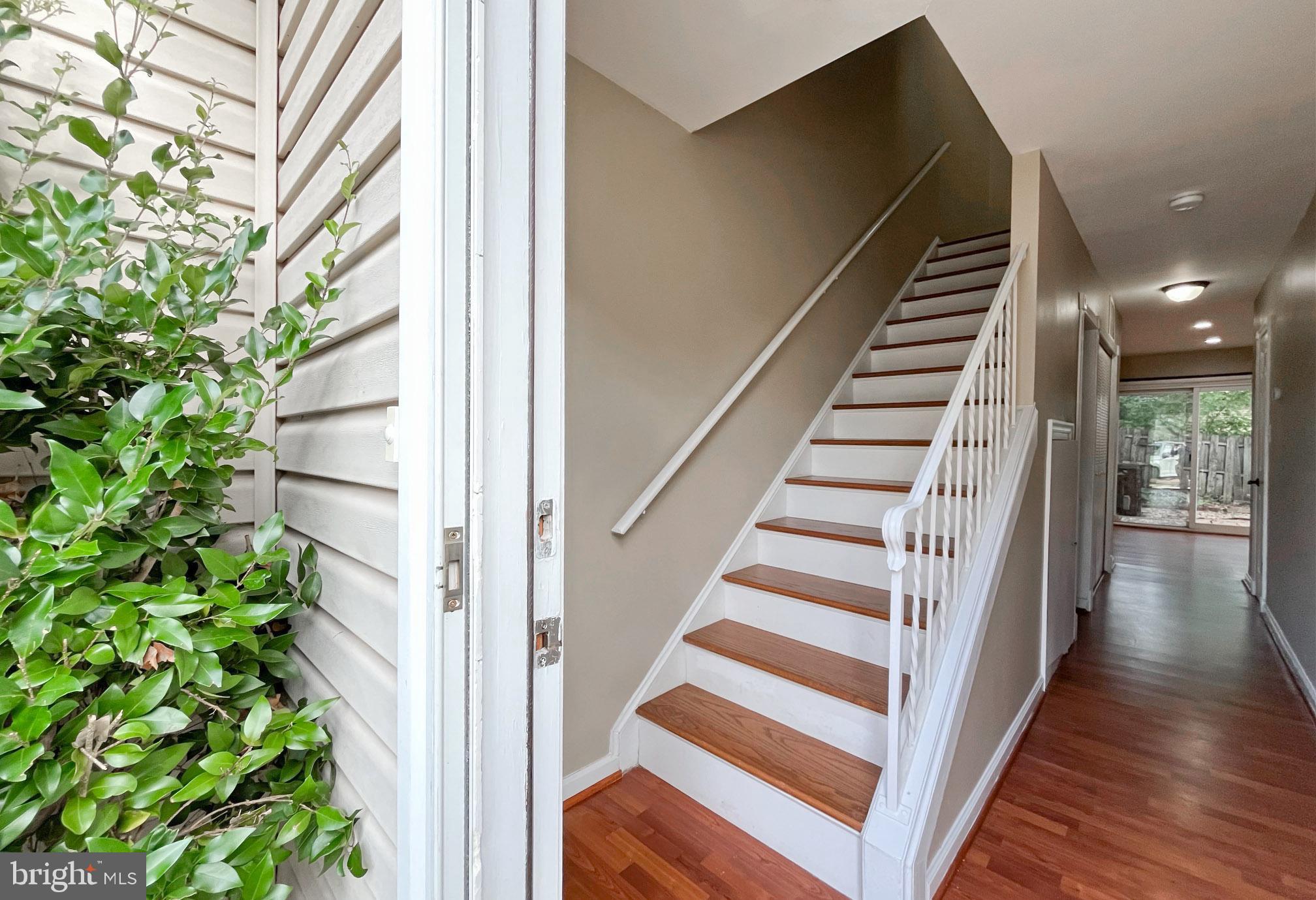 LONDON TOWNE - Residential Lease