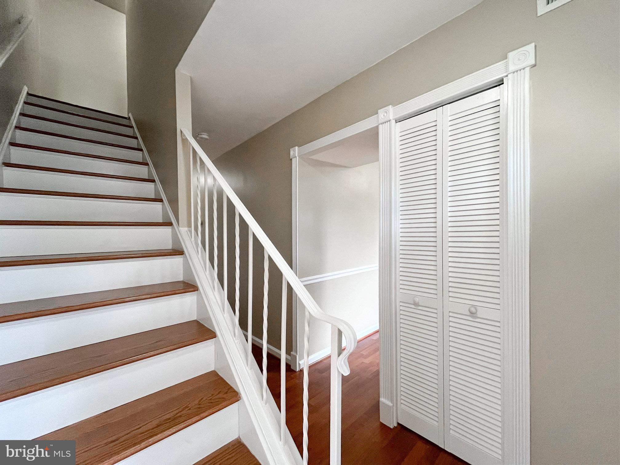 LONDON TOWNE - Residential Lease