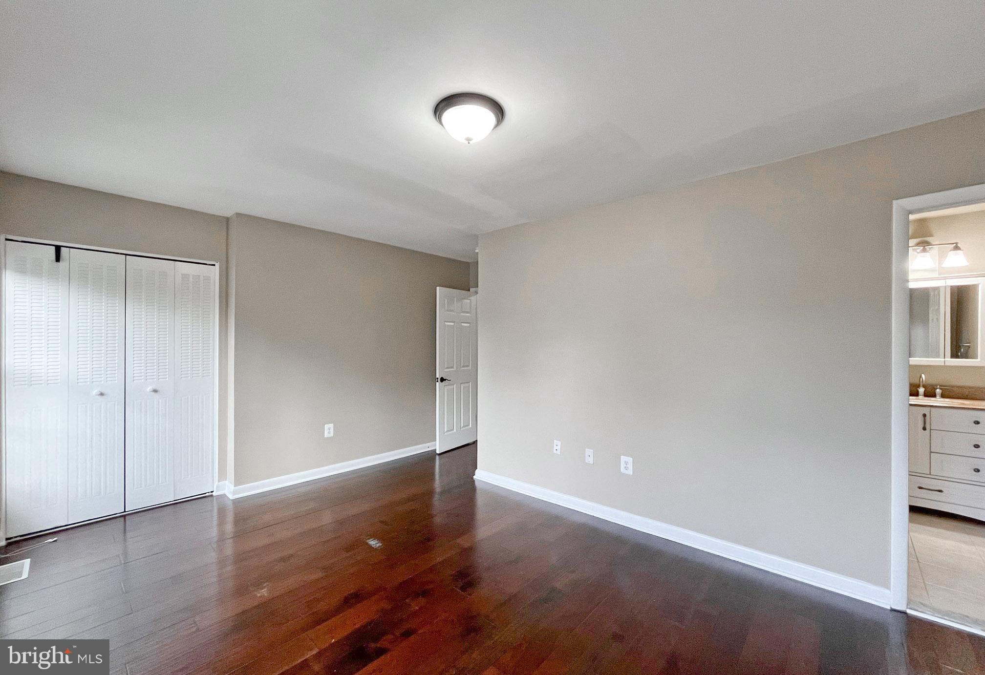 LONDON TOWNE - Residential Lease