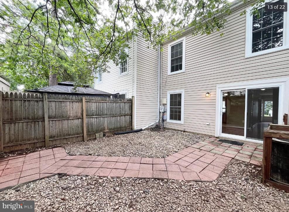 LONDON TOWNE - Residential Lease