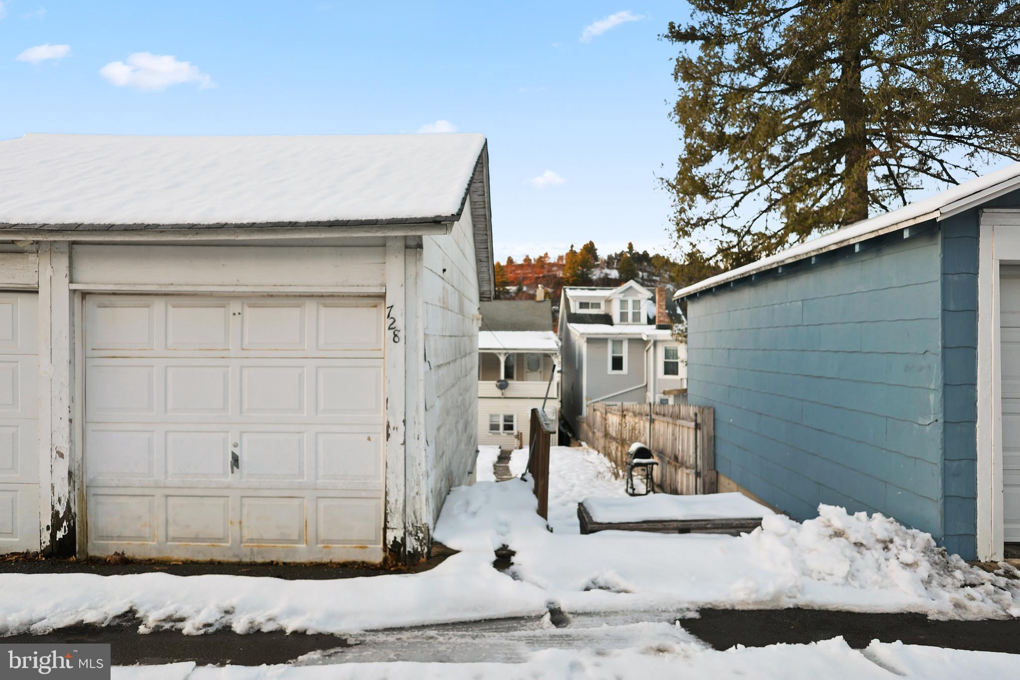 EAST END - Residential