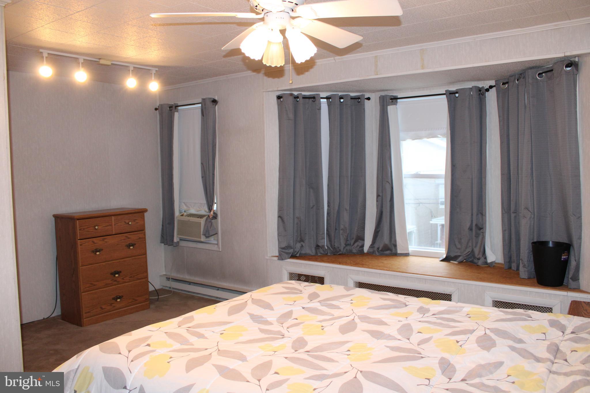 EAST END - Residential