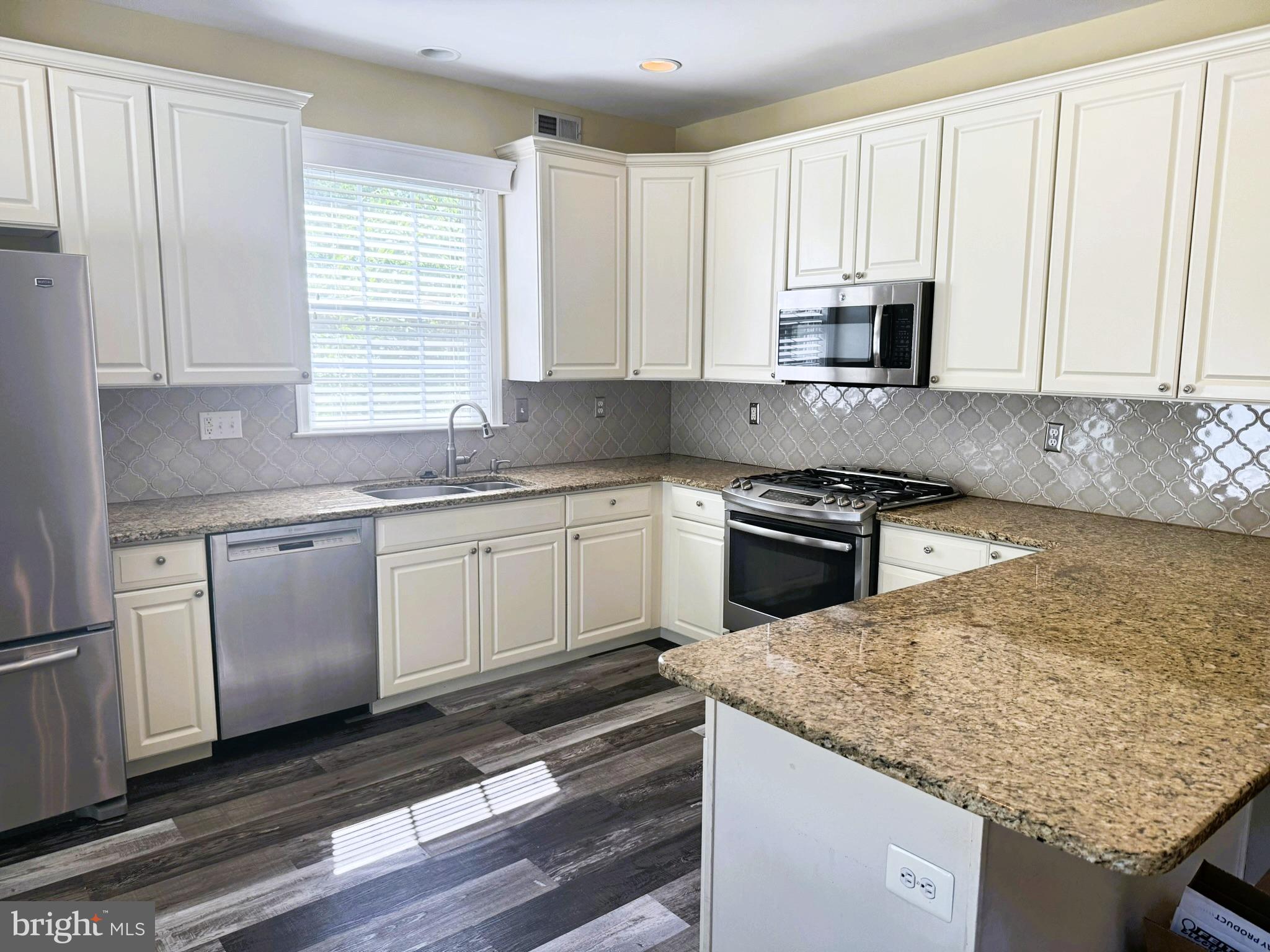 WILTSHIRE WALK - Residential Lease