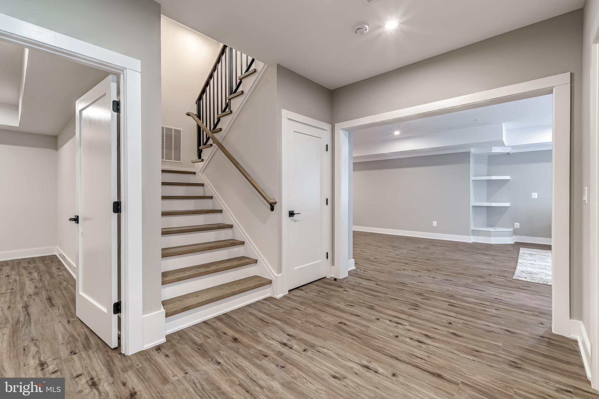 VIENNA WOODS - Residential