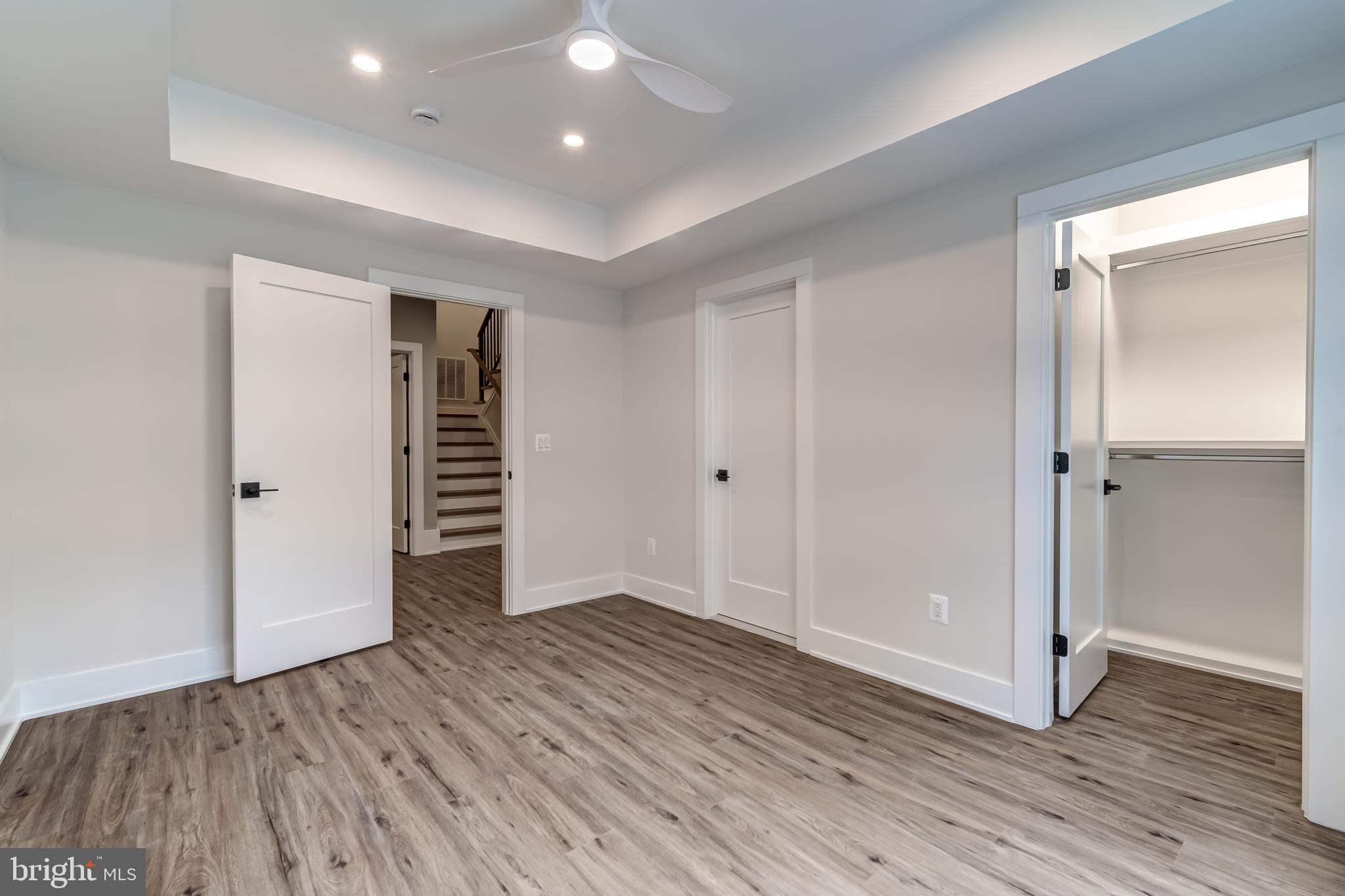 VIENNA WOODS - Residential