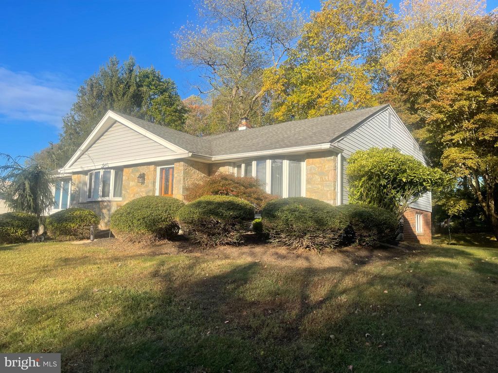 Photo of 809 Ellis Avenue, NEWTOWN SQUARE, PA 19073 (MLS # PADE2102356)