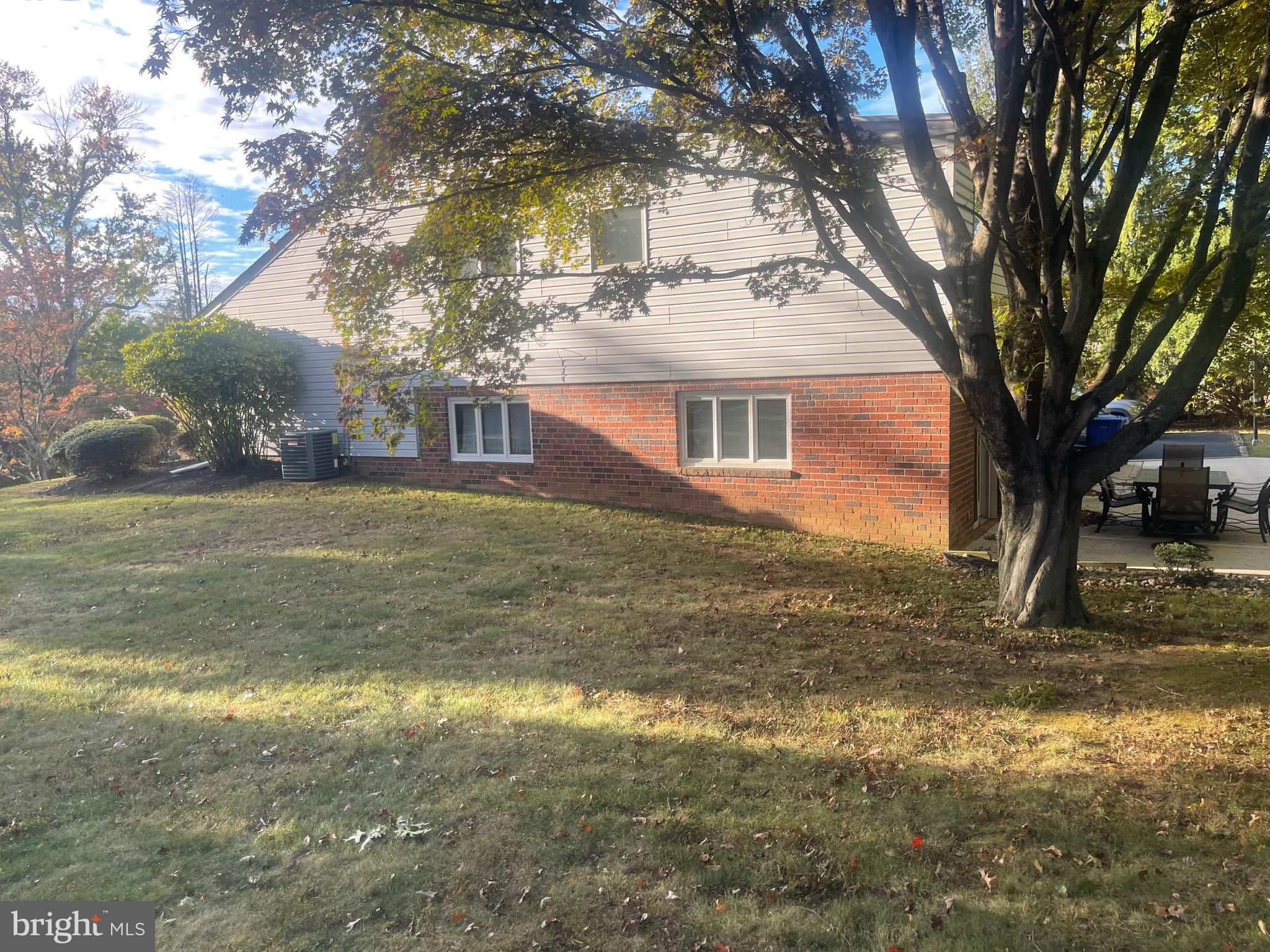 809 ELLIS AVENUE