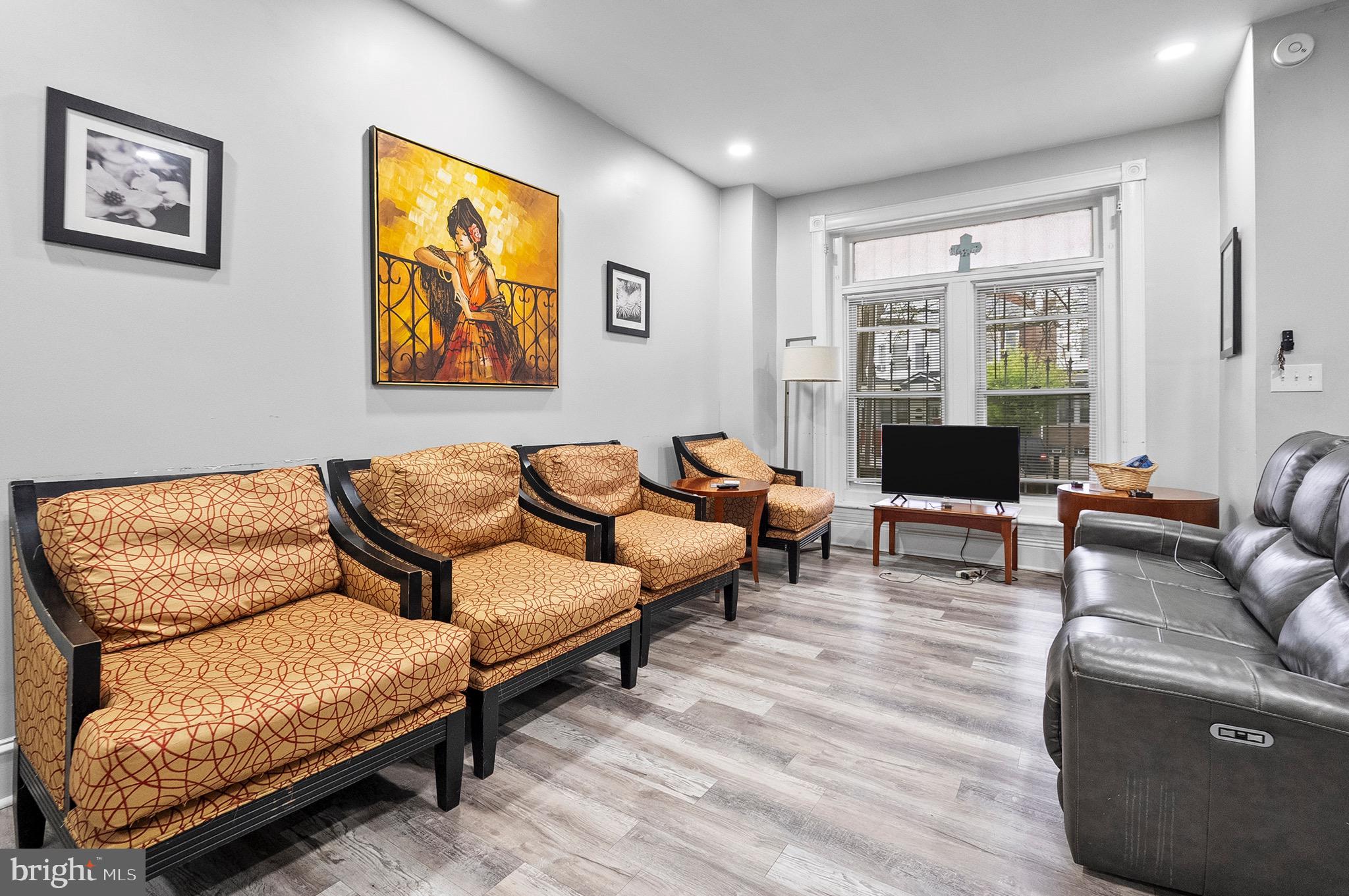 EVERGREEN LAWN - Residential