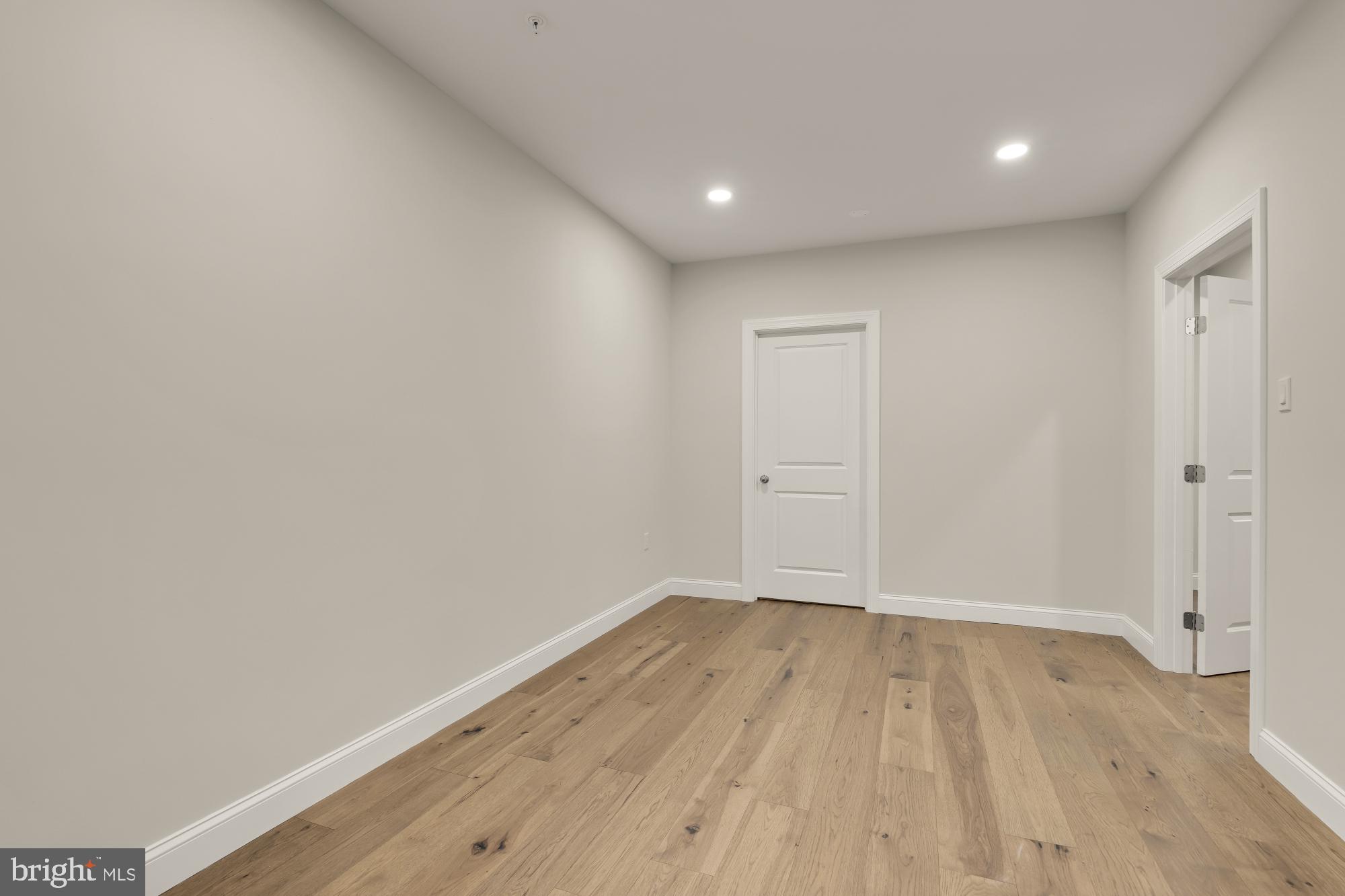 NORTH POTOMAC - Residential