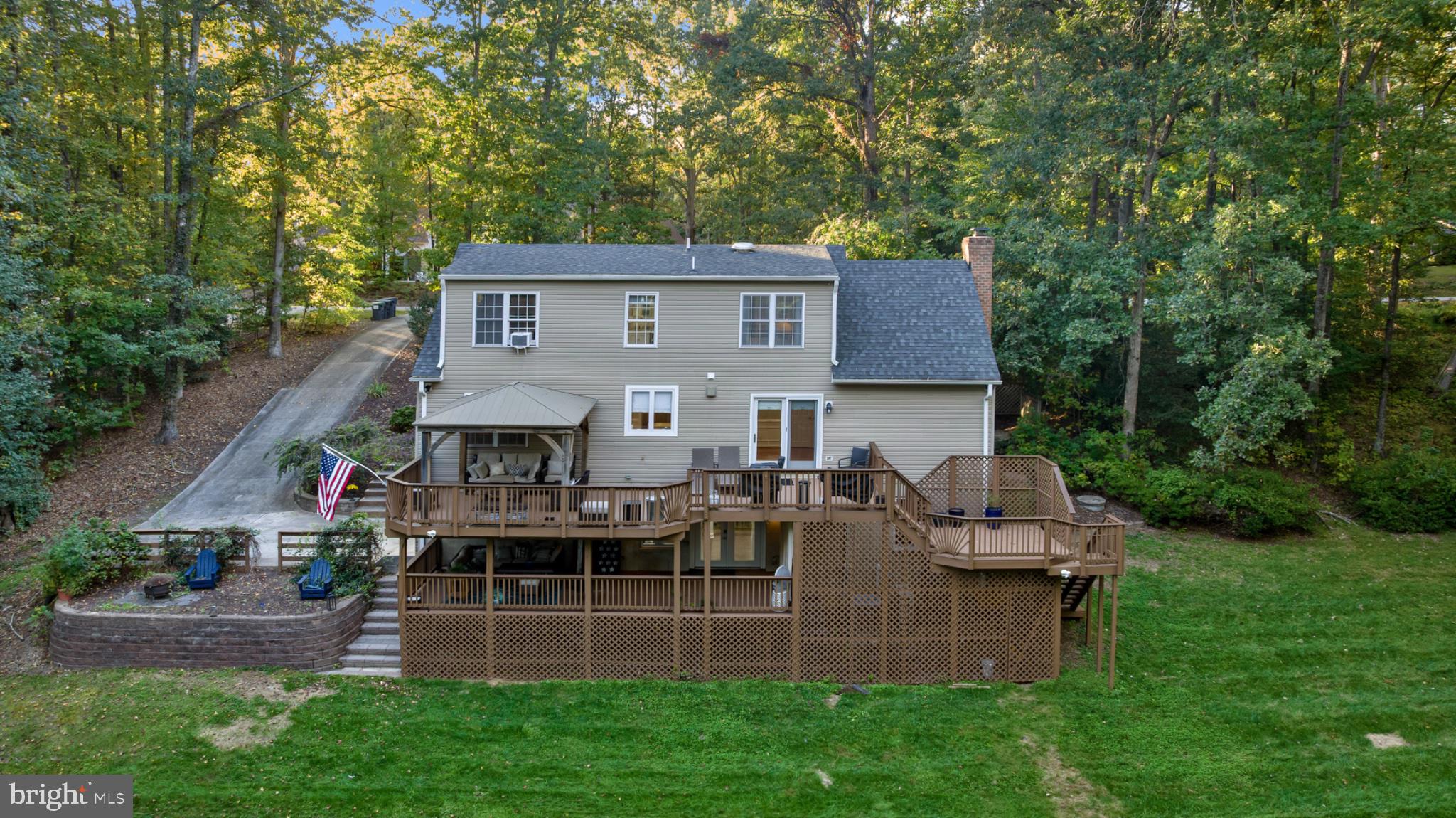 8 EAGLE COURT