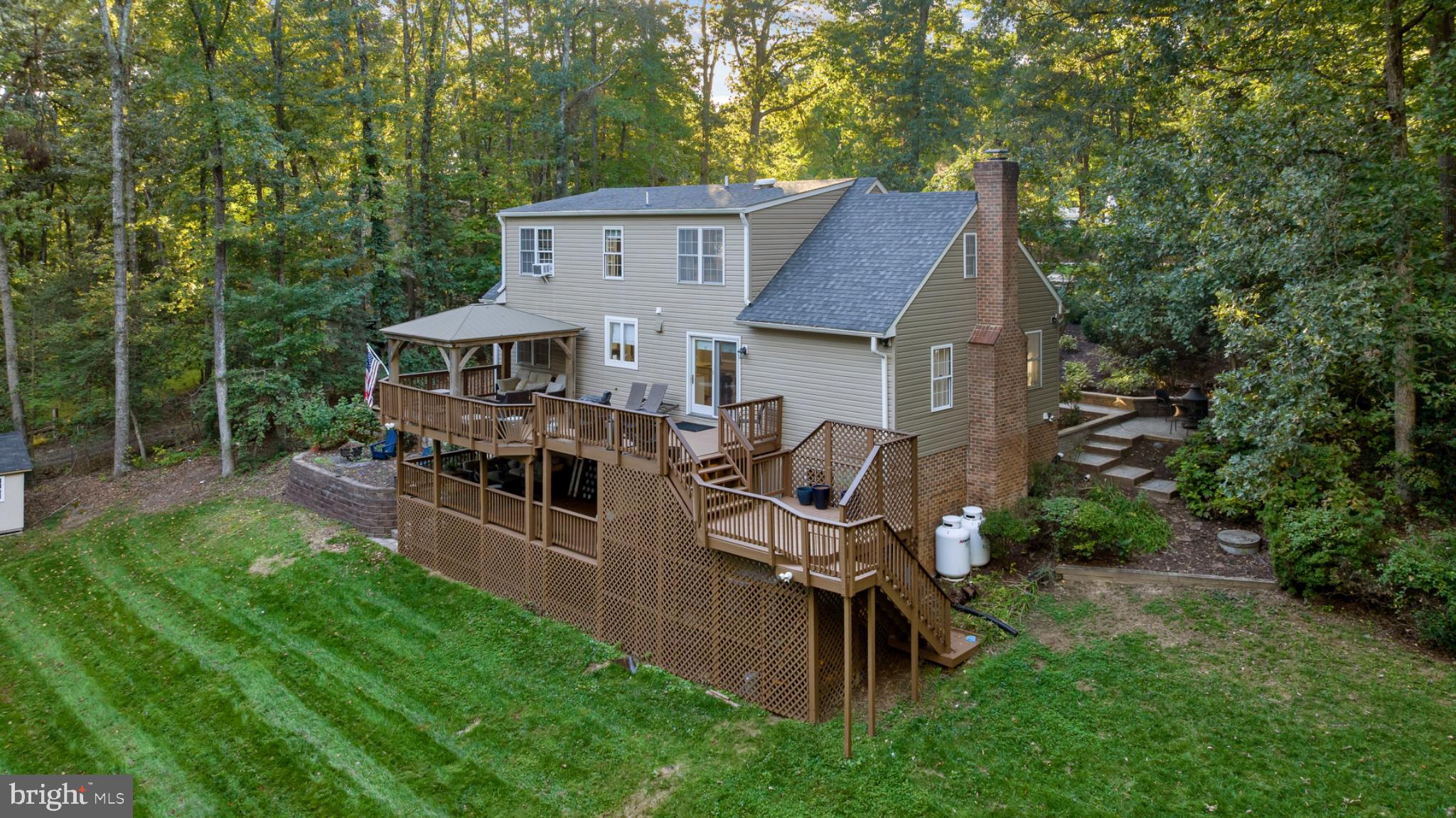 8 EAGLE COURT