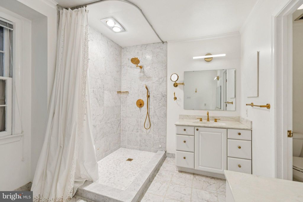 Photo of 4033 41st Street N, ARLINGTON, VA 22207 (MLS # VAAR2063384)