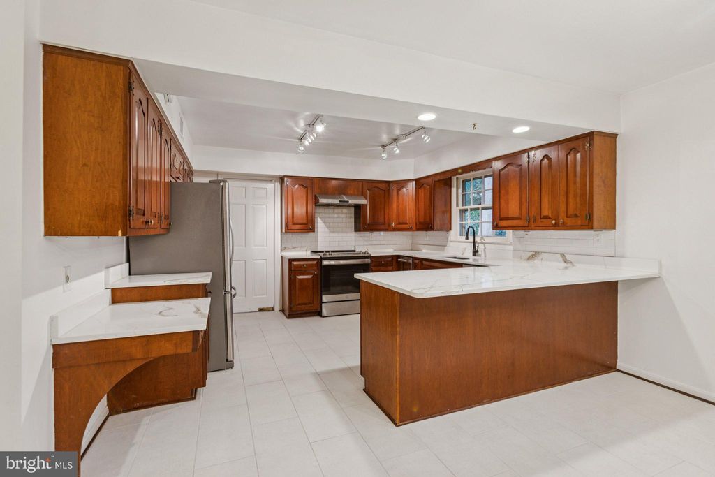 Photo of 4033 41st Street N, ARLINGTON, VA 22207 (MLS # VAAR2063384)