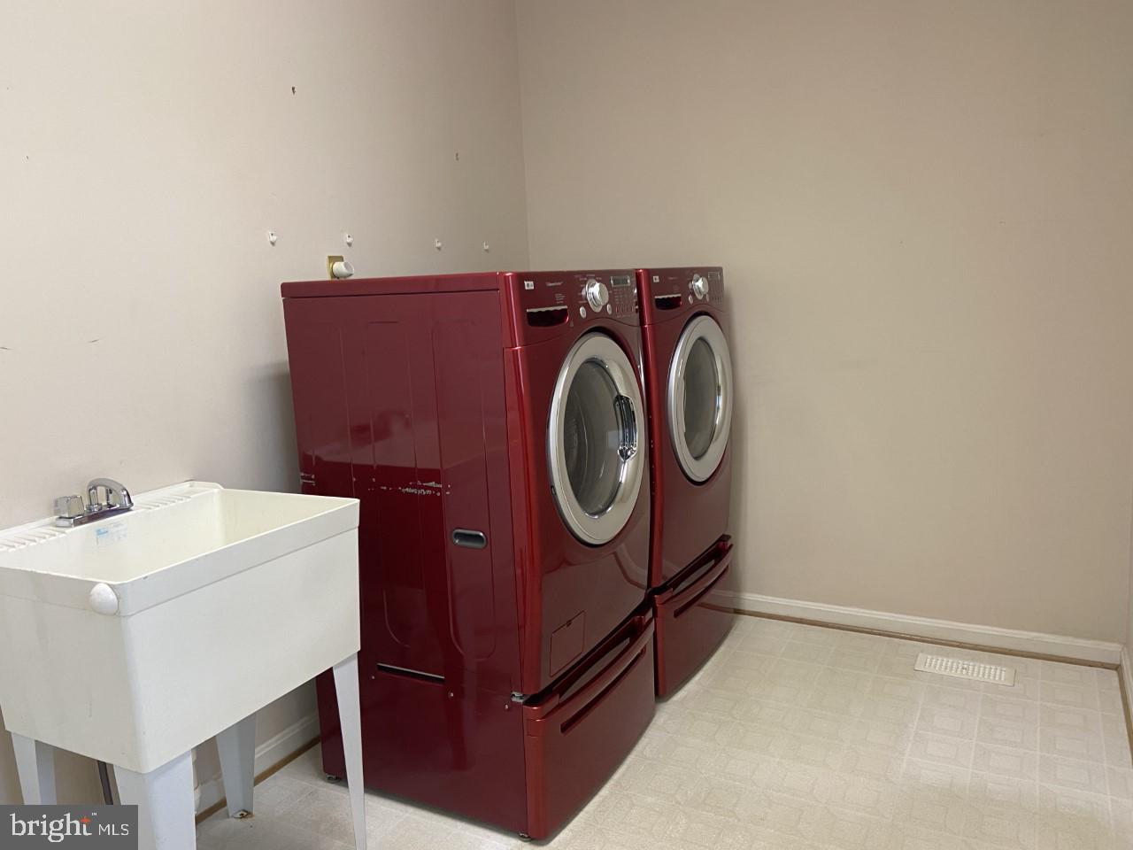 STEEPLE CHASE - Residential