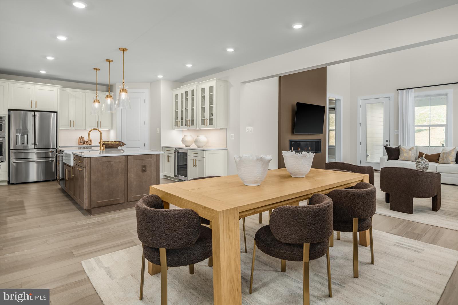 3291 LEOPOLD COURT